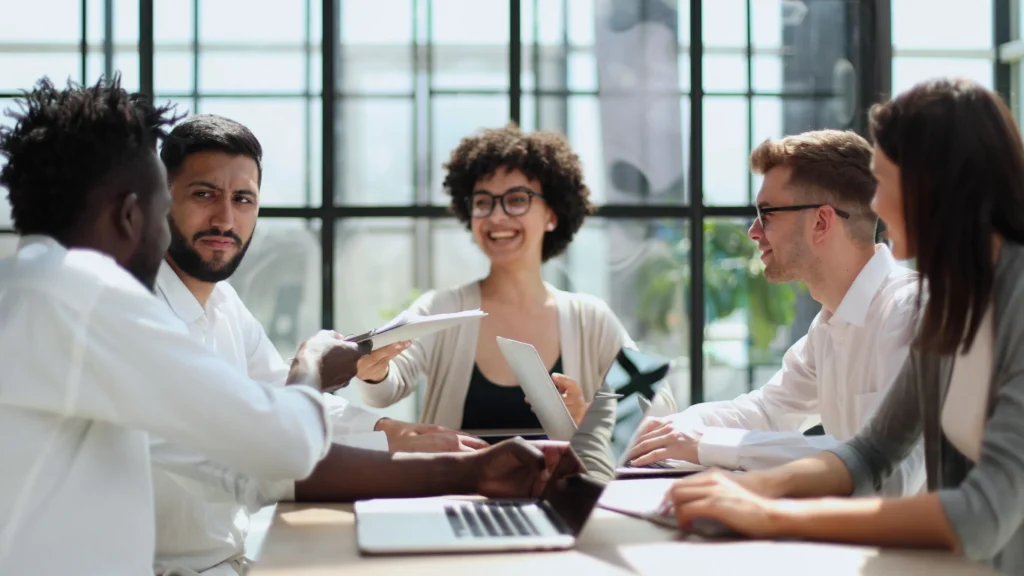 membres du cse adecco est sud en pleine réunion