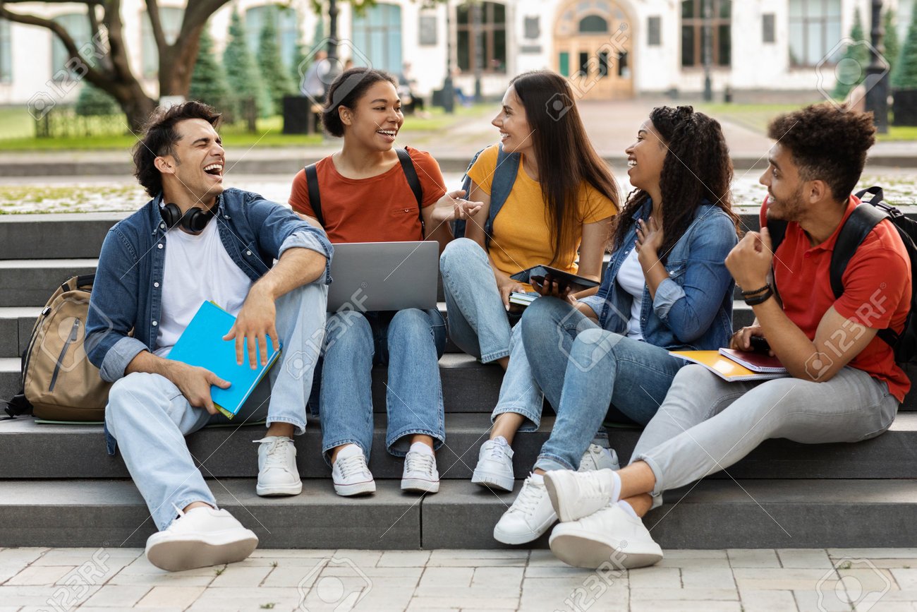 étudiants utilisant l'ent uca