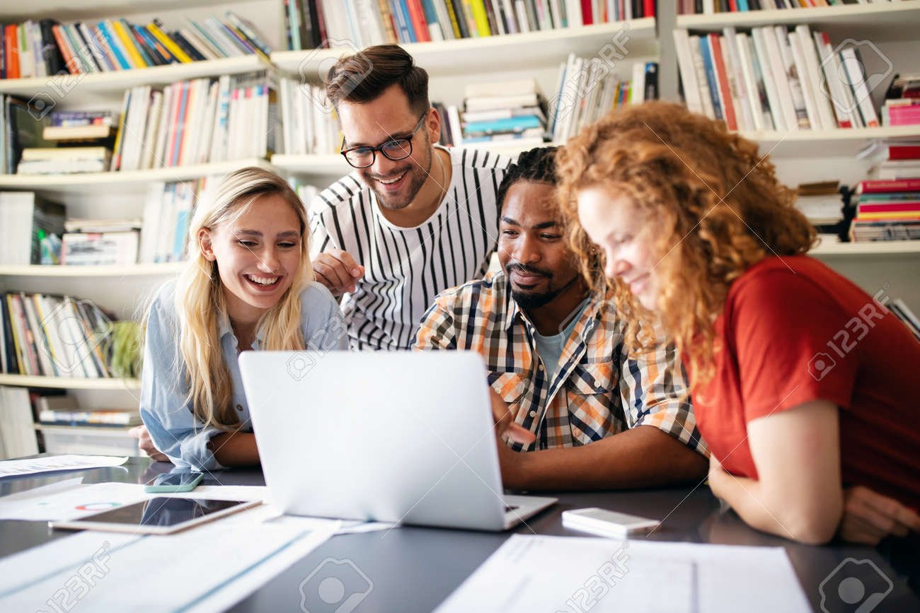 étudiants connectés à l'ent orléans