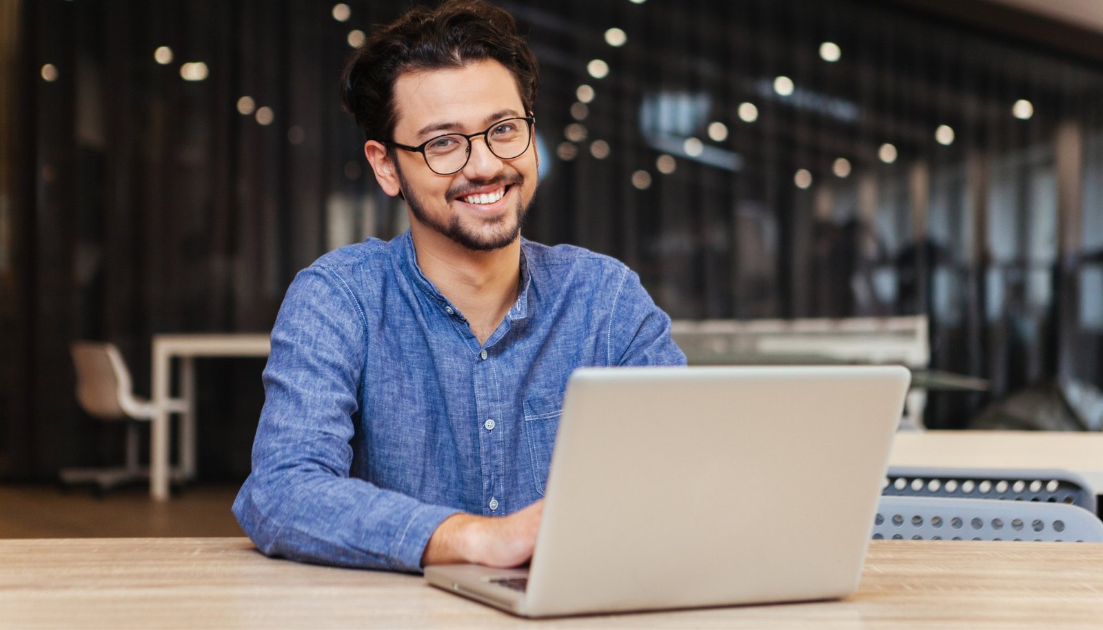 Jeune en alternance marketing digital Nexa