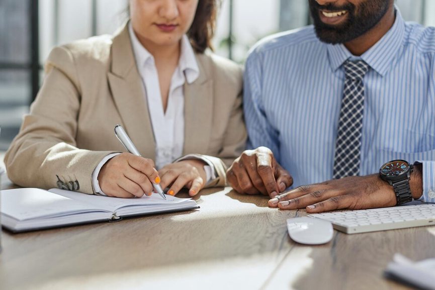 Signature d'un contrat B2B entre professionnels