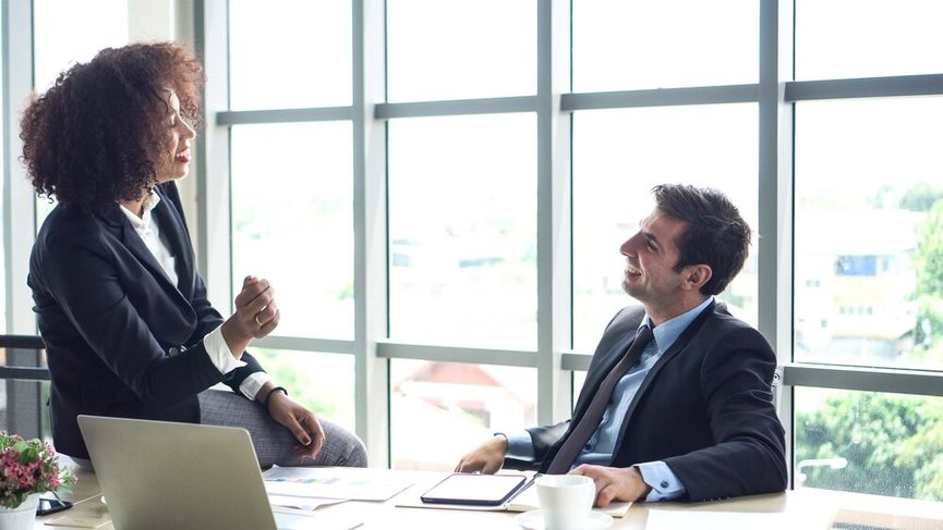 questions entretien recruter commercial b2b corps Grille de scoring pour évaluer un candidat commercial B2B lors d'un entretien