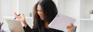 Dossier administratif refusé symbolisant le blocage de la cessation temporaire en micro entreprise