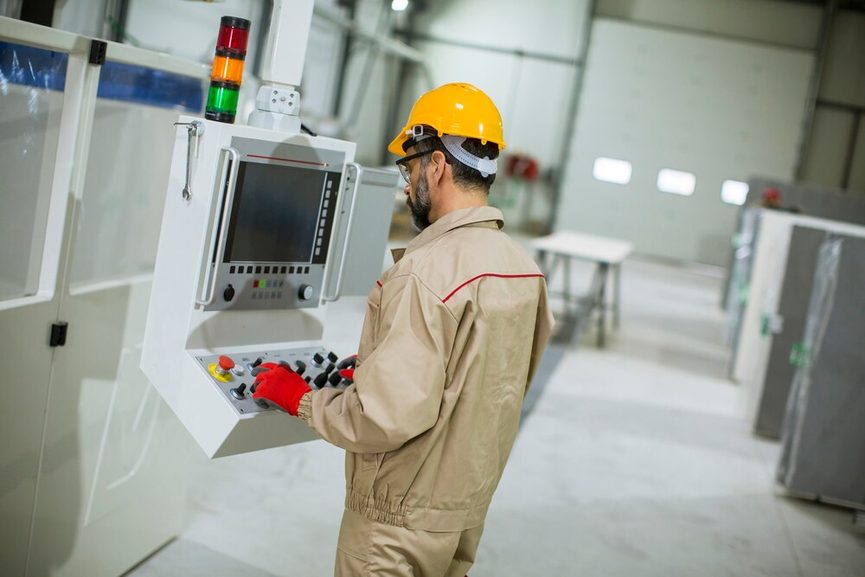 Tableau de bord numérique affichant des données de production en temps réel