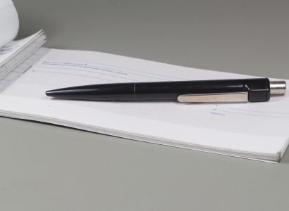 Le stylo personnalisé : un outil de communication toujours d&rsquo;actualité pour les entreprises