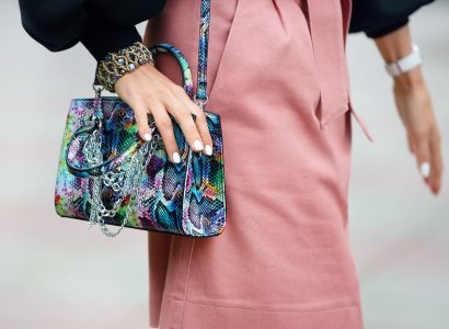 Sac bandoulière femme minimaliste : l’accessoire tendance à adopter