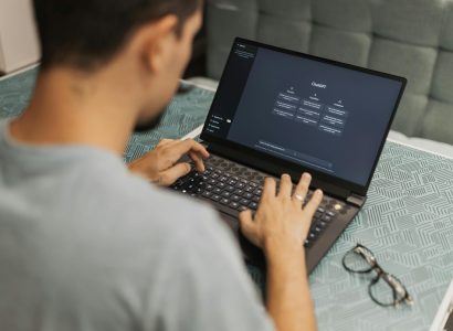 Automatiser son travail grâce à l’IA : une compétence qui redéfinit l’efficacité professionnelle