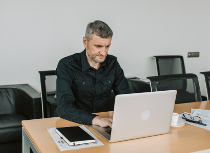 Combien coûte un community manager freelance ? Tarifs et prix en 2026