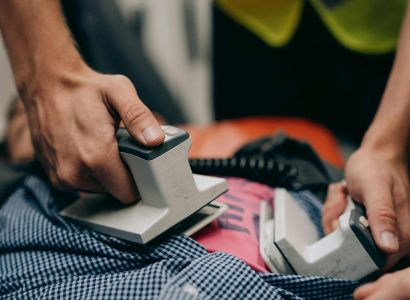 Faut-il former ses salariés à l&rsquo;utilisation d&rsquo;un défibrillateur ?